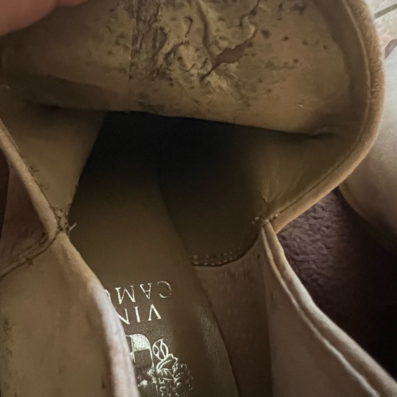 Elegant Cream Ankle Boots
Size 8.5 M - Picture 3 of 9